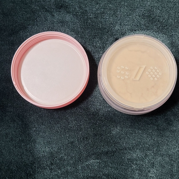 One Size translucent setting Powder - Picture 8 of 8